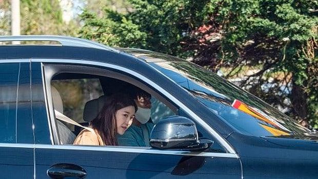 Lee seung gi dan le da in kepergok jalan berdua