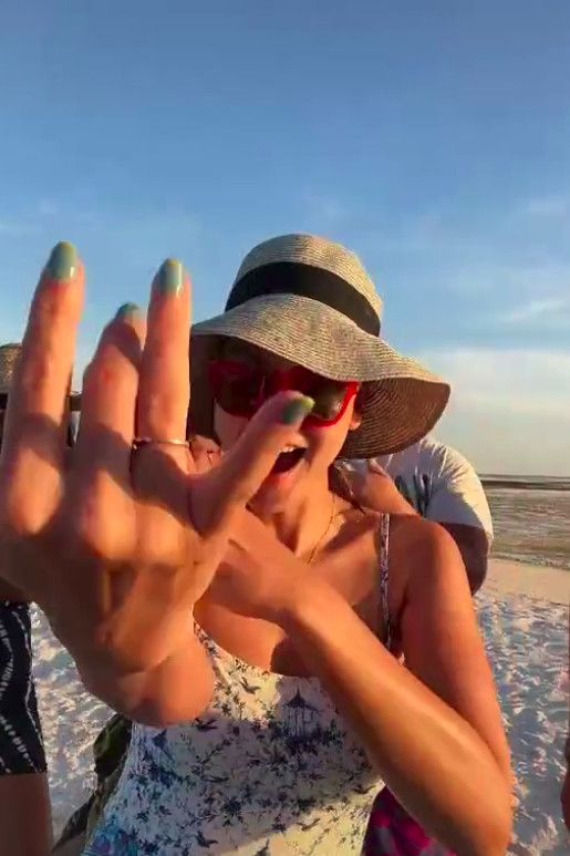 Luna Maya pamer cincin