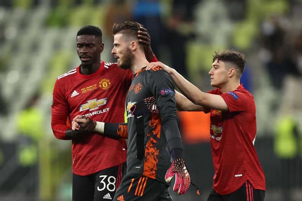 GDANSK, POLAND - MAY 26: David De Gea of Manchester United is consoled by teammates Axel Tuanzebe and Daniel James following their team's defeat in the penalty shoot out during the UEFA Europa League Final between Villarreal CF and Manchester United at Gdansk Arena on May 26, 2021 in Gdansk, Poland. (Photo by Maja Hitij/Getty Images)