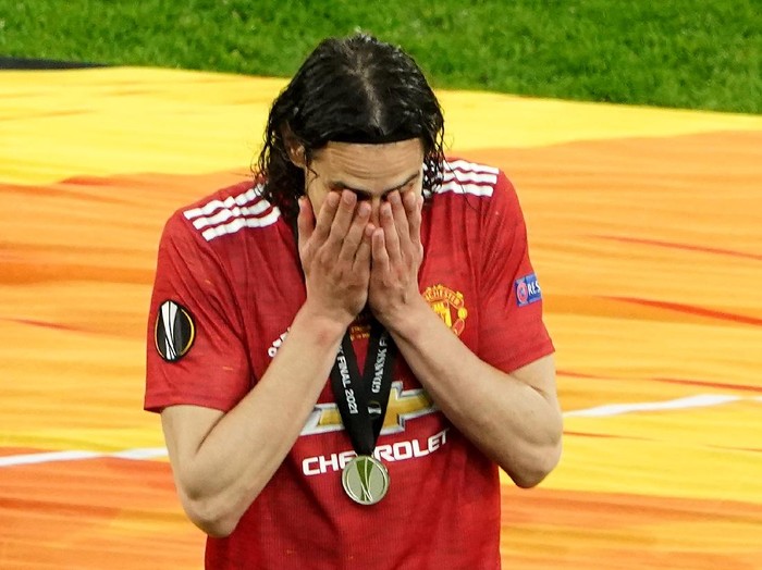 GDANSK, POLAND - MAY 26: Edinson Cavani of Manchester United looks dejected following the UEFA Europa League Final between Villarreal CF and Manchester United at Gdansk Arena on May 26, 2021 in Gdansk, Poland. (Photo by Aleksandra Szmigiel - Pool/Getty Images)