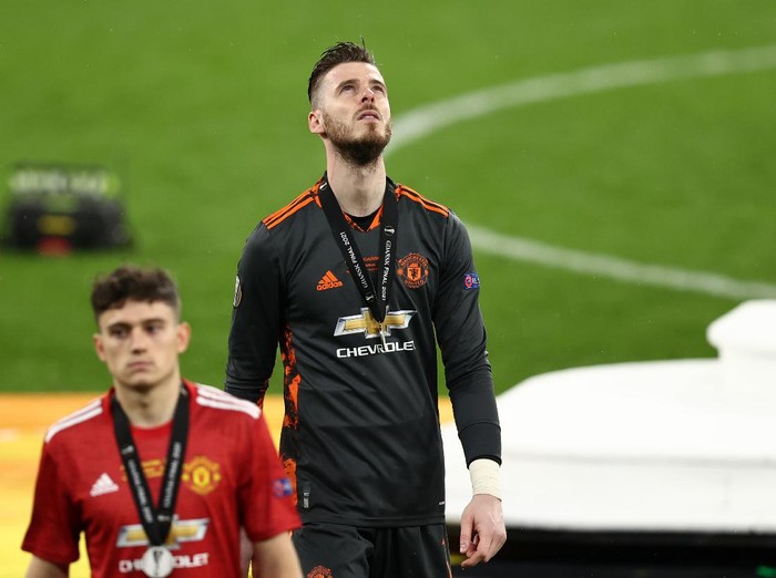 GDANSK, POLAND - MAY 26: David de Gea of Manchester United  cuts a dejected figure following the UEFA Europa League Final between Villarreal CF and Manchester United at Gdansk Arena on May 26, 2021 in Gdansk, Poland. (Photo by Maja Hitij/Getty Images)