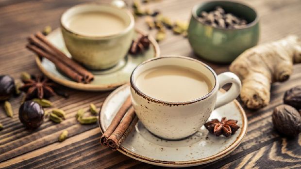 Traditional indian drink - masala chai tea (milk tea) with spices on wooden background. (iStockphoto/tashka2000)