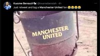 MU mendapat trofi bak sampah, sebagai sindiran kegagalannya meraih trofi betulan. (Foto: Twitter @kwamebenaiah)