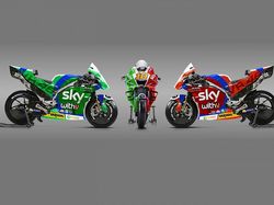 Balapan di Kampungnya, Motor Adik Valentino Rossi Dihias Bendera Italia