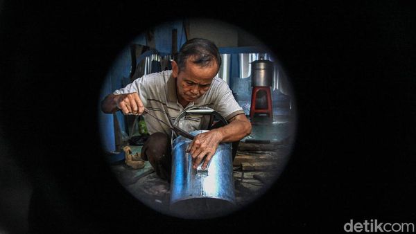 Perajin Alat Masak di Ibu Kota Tetap Berkarya Meski Terdampak Pandemi