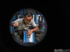Perajin Alat Masak di Ibu Kota Tetap Berkarya Meski Terdampak Pandemi