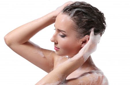 Pijat Kulit Kepala dengan Lembut