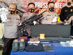 Ini Temuan Polisi di Rumah Penipu Kades: Lencana BIN, Kartu Wantannas hingga Senjata