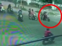 Ngerinya Medan, Pelaku Begal Tusuk Pemotor di Tengah Jalanan Ramai