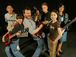 Kevin Clark Drummer di Film School of Rock Tewas Kecelakaan saat Bersepeda