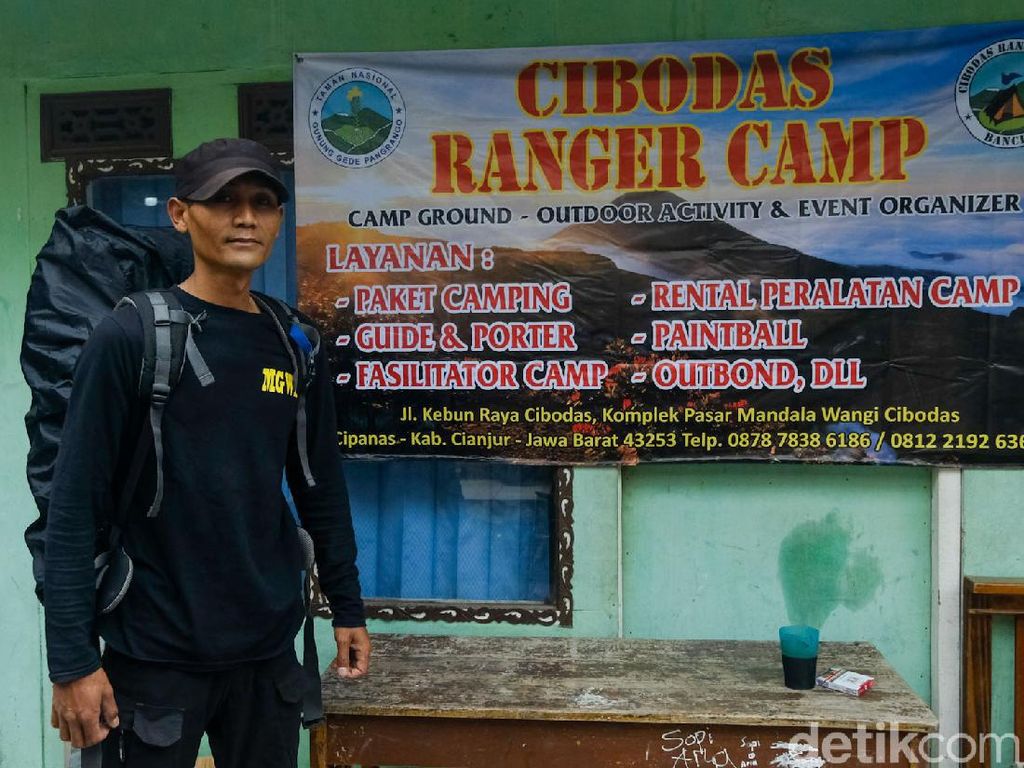 Porter Gunung Gede, Rela Bawa Beban Berat Demi Sesuap Nasi Porter Gunung Gede, Rela Bawa Beban Berat Demi Sesuap Nasi