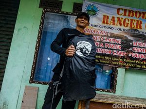 Suka-duka Porter Gunung Gede Sempat Terpuruk Kala Pandemi Suka-duka Porter Gunung Gede Sempat Terpuruk Kala Pandemi
