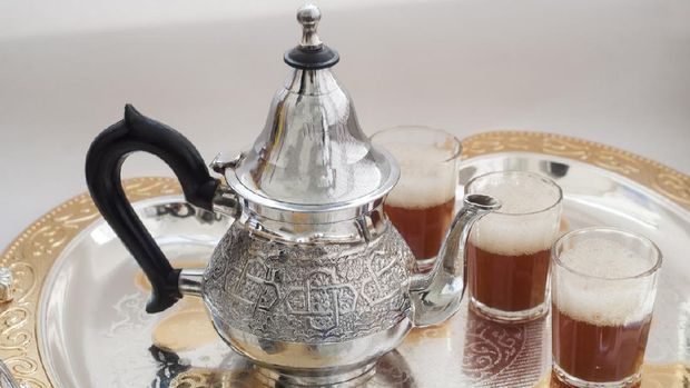 arabic and oriental traditional green tea