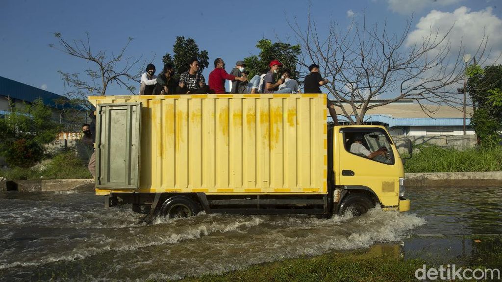 Foto: Kawasan Muara Baru Juga Banjir Rob Usai Gerhana Bulan Foto: Kawasan Muara Baru Juga Banjir Rob Usai Gerhana Bulan