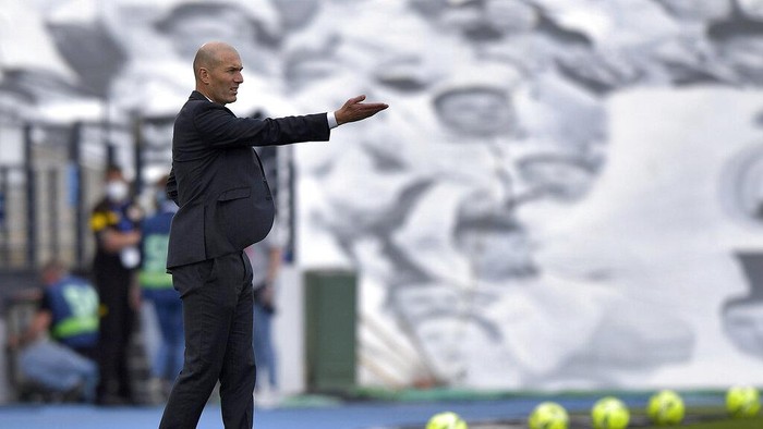 Real Madrids head coach Zinedine Zidane gestures during the Spanish La Liga last round soccer match between Real Madrid and Villarreal at the Alfredo Di Stefano stadium in Madrid, Saturday, May 22, 2021. (AP Photo/Pablo Morano)