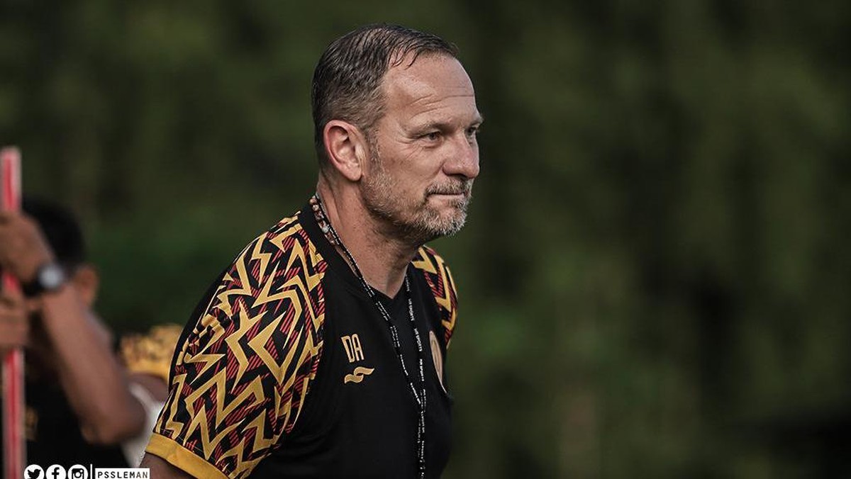 Pelatih PSS Sleman, Dejan Antonic, menegaskan akan sulit mencuri poin dari Persib Bandung. (Foto: Dok. PSS Sleman)