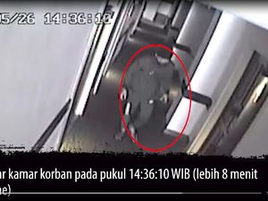 Detik-detik Pelaku Pembunuhan di Menteng Tertangkap Kamera CCTV Hotel Detik-detik Pelaku Pembunuhan di Menteng Tertangkap Kamera CCTV Hotel