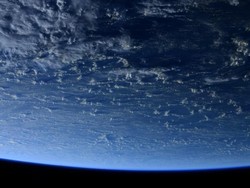 Astronaut Jepret Foto Aneh Bumi Tanpa Ada Daratan