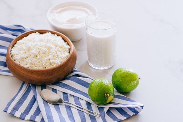 Ilustrasi masker susu dan jeruk nipis/freepik.com Ilustrasi masker susu dan jeruk nipis untuk mencerahkan wajah/freepik.com