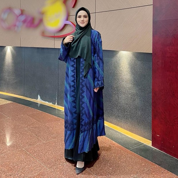 Mulan Jameela/instagram.com/mulanjameela1 Mulan Jameela tampil anggun dengan gamis outer/instagram.com/mulanjameela1