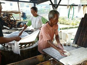 Tak Mogok Produksi, Perajin Tahu-Tempe di Ciamis Perkecil Ukuran Tak Mogok Produksi, Perajin Tahu-Tempe di Ciamis Perkecil Ukuran