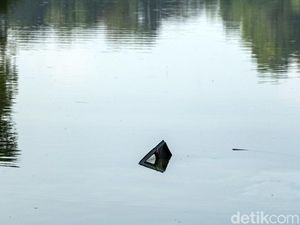 Saksi Mata Cerita Detik-detik Pesawat Latih Jatuh di Danau Cibubur Saksi Mata Cerita Detik-detik Pesawat Latih Jatuh di Danau Cibubur