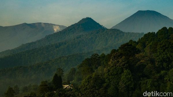 Pesona Cakrawala Puncak di Pagi Hari