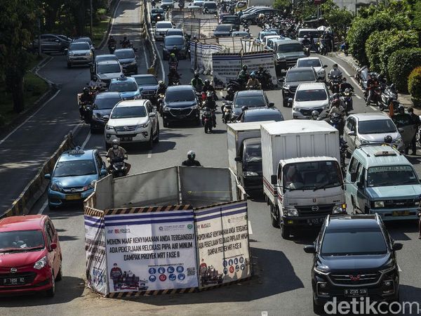 Proyek MRT Fase II Bikin Jalanan di Glodok Padat