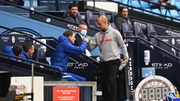 MANCHESTER, ENGLAND - MAY 08: Pep Guardiola (R), Manager of Manchester City greets Thomas Tuchel, Manager of Chelsea prior to the Premier League match between Manchester City and Chelsea at Etihad Stadium on May 08, 2021 in Manchester, England. Sporting stadiums around the UK remain under strict restrictions due to the Coronavirus Pandemic as Government social distancing laws prohibit fans inside venues resulting in games being played behind closed doors. (Photo by Shaun Botterill/Getty Images)