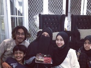 Alasan Bijak Umi Pipik Izinkan Anak-anaknya Nikah Muda Alasan Bijak Umi Pipik Izinkan Anak-anaknya Nikah Muda