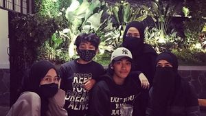 Serunya Momen Umi Pipik saat Ngopi dan Kulineran Bareng Anak-anak