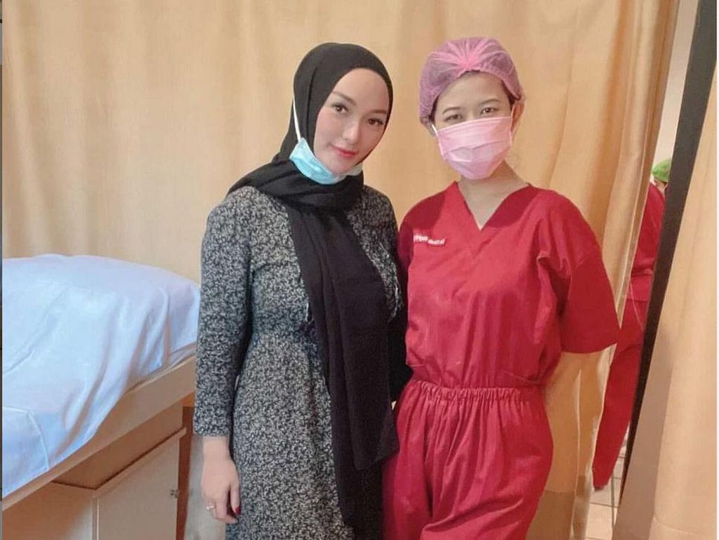 Diet Sehat Zaskia Gotik yang Bikin Badannya Kembali Seperti Gadis Diet Sehat Zaskia Gotik yang Bikin Badannya Kembali Seperti Gadis