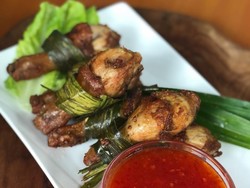 Resep Ayam Goreng Bungkus Pandan yang Gurih Wangi