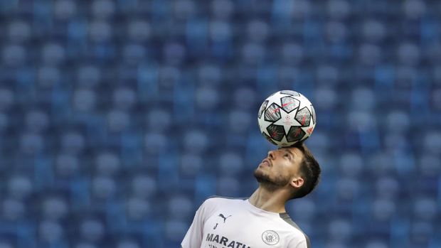 Manchester City's Ruben Dias heads the ball during a training session ahead of the Champions League final match at the Dragao stadium in Porto, Portugal, Friday, May 28, 2021. Manchester City and Chelsea will play the Champions League final on Saturday. (AP Photo/Manu Fernandez)