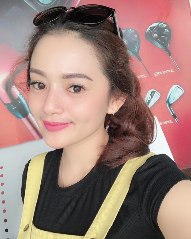 Citra Monica/instagram.com/citra_monica Citra Monica tampil cantik dengan pink lipstik/instagram.com/citra_monica