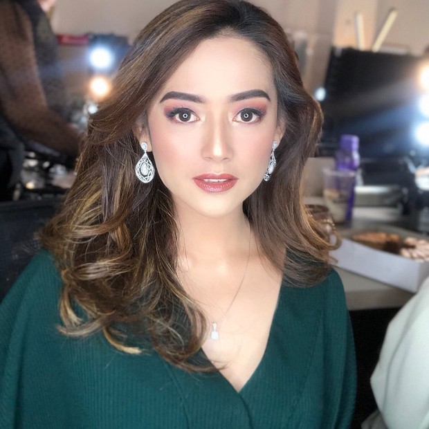 Citra Monica/instagram.com/citra_monica Citra Monica dengan pulasan glossy lips/instagram.com/citra_monica