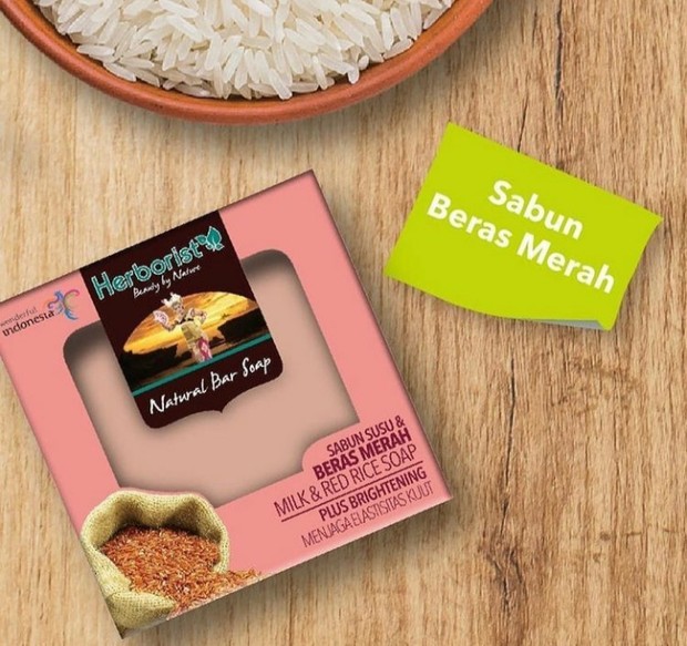 Herborist Sabun Susu & Beras Merah/Foto: instagram.com/oemahherboriststore_id Rekomendasi Sabun Pemutih Badan