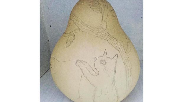 Hyotan Lamp Jepang Hyotan lamp merupakan lampu asal Jepang yang terbuat dari labu jenis gourd. Kulit gourd sudah dikeringkan dilubangi membentuk suatu pola digunakan sebagai penutup lampu sehigga pendar cahaya lampu membentuk pola tersebut.
