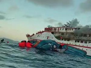 KNKT Mulai Investigasi Penyebab KM Karya Indah Terbakar KNKT Mulai Investigasi Penyebab KM Karya Indah Terbakar