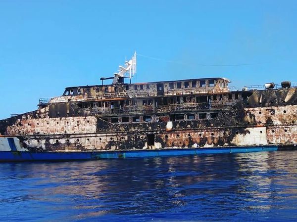 Begini Kondisi KM Karya Indah yang Terbakar di Laut Malut