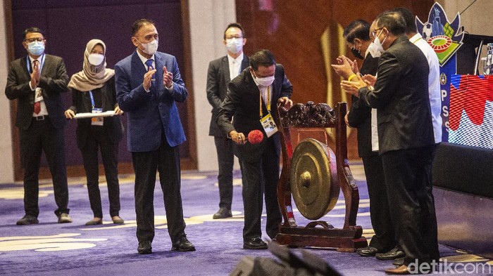Kongres PSSI Bahas Liga 2021 Hingga Pengesahan Anggota Baru PSSI menggelar Kongres Tahunan pertama kalinya di masa pandemi COVID-19, di Hotel Raffles, Jakarta, Sabtu (29/5/2021). Agenda Kongres PSSI yang pertama memaparkan laporan pelaksanaan program PSSI tahun 2020 dan rencana program PSSI tahun 2021. Selain itu juga ada agenda lain seperti pengesahan anggota baru.