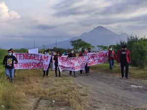 Mahasiswa Sidoarjo Turun ke Jalan Peringati 15 Tahun Semburan Lumpur Lapindo Mahasiswa Sidoarjo Turun ke Jalan Peringati 15 Tahun Semburan Lumpur Lapindo