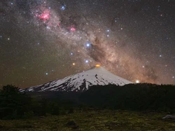 Apakah Foto Galaksi yang Terlihat Cerah Merupakan Warna Asli Langit Malam?