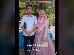 Viral di TikTok Wanita 53 Tahun Punya 1 Cucu Pamer Brondong Usia 27 Tahun Viral di TikTok Wanita 53 Tahun Punya 1 Cucu Pamer Brondong Usia 27 Tahun
