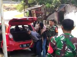 Video Aksi Preman Dadang Buaya cs Serang Markas TNI-Polri di Garut