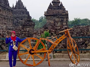 Ini Sepeda Onthel Kayu Raksasa Buatan Warga Klaten, Gede Banget!