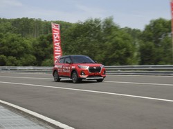 Menguji Daihatsu Rocky di Sirkuit: Pakai Transmisi Manual, Gigi 4 Tembus 145 Km/Jam