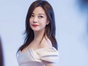 Awet Muda, Ini Foto Vicki Zhao 22 Tahun Setelah Putri Huan Zhu Berlalu Awet Muda, Ini Foto Vicki Zhao 22 Tahun Setelah Putri Huan Zhu Berlalu