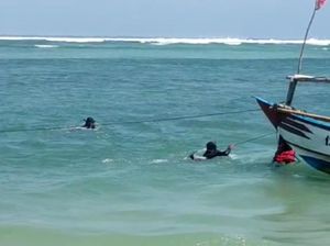11 Orang Terjebak di Dermaga Bagal Batre Sukabumi Berhasil Dievakuasi