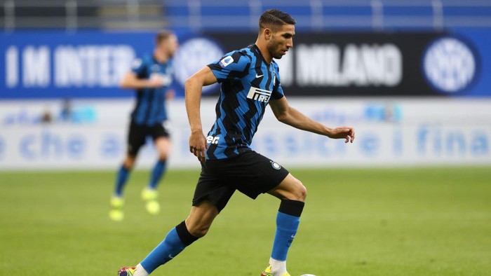 MILAN, ITALY - APRIL 07: Achraf Hakimi of FC Internazionale in action during the Serie A match between FC Internazionale and US Sassuolo at Stadio Giuseppe Meazza on April 07, 2021 in Milan, Italy. (Photo by Marco Luzzani/Getty Images)
